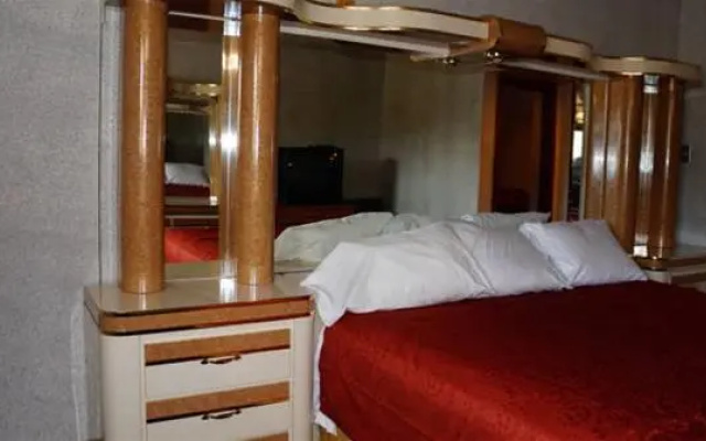 Royale Inn