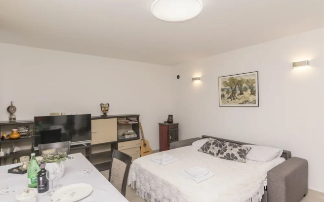 Apartments Tina Sea View