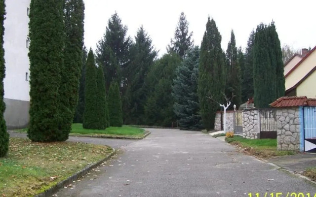 Tóparticsend Társasüdülő