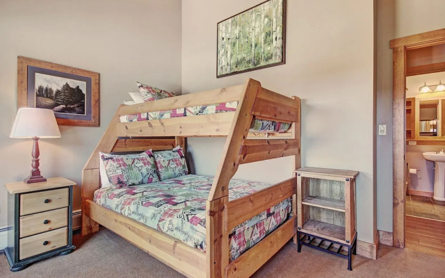 2296 Red Hawk Lodge 2 Bedroom Condo by RedAwning