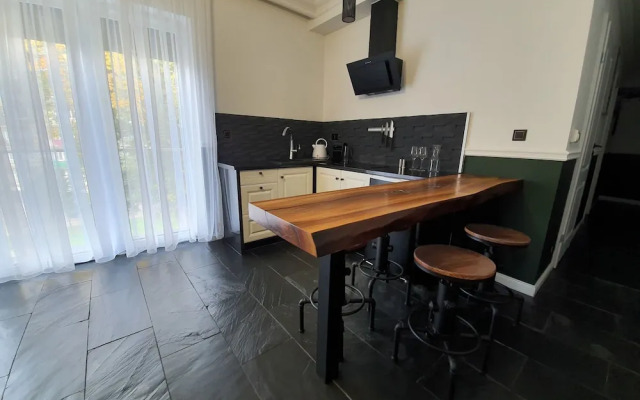 Korda Apartments