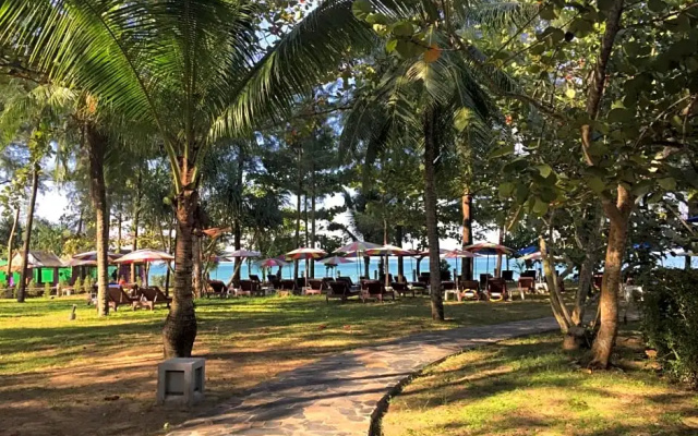 Lah Own Khaolak Resort
