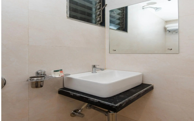 OYO 12257 Hotel Sai Suites