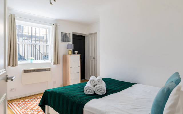 Duplex Apartment With Patio in Marylebone