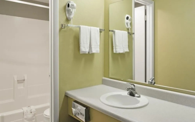 Days Inn By Wyndham Provo