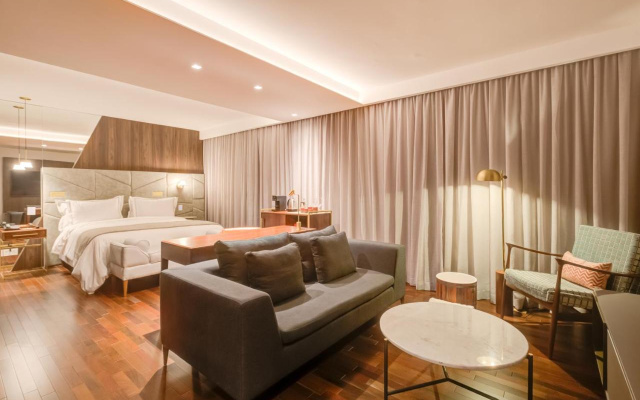 Qoya São Paulo Paulista, Curio Collection by Hilton