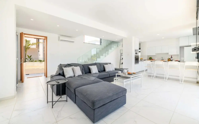 By The Beach - Royal Sapphire Villa