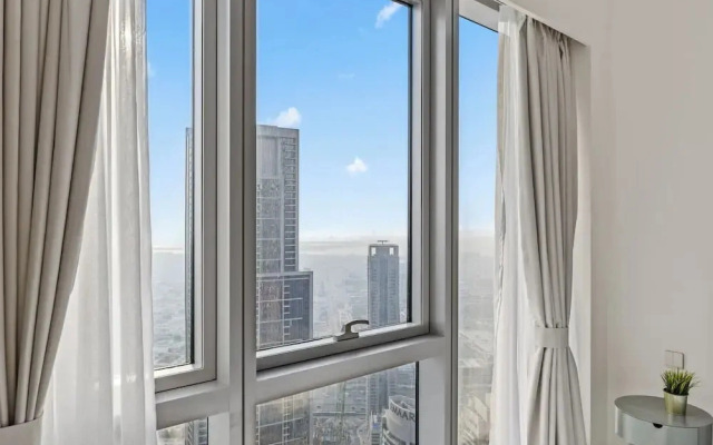 Luxury City Stay Near Mall and Pool
