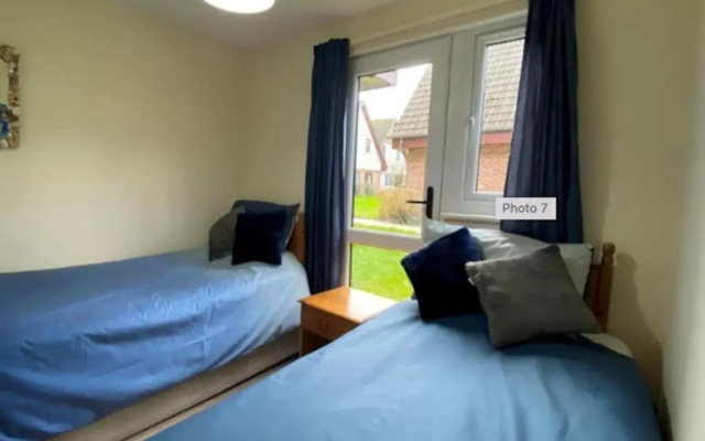 Trevithick Cottage Sleeps 6, Dog Friendly, Parking