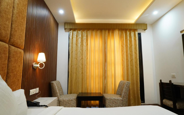 OYO 24912 Hotel Raunak