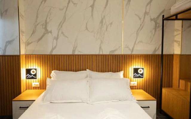 Aglon Twin's Hotel