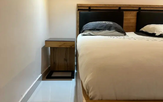 Cyrus Hotel-House