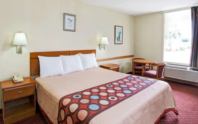 Super 8 by Wyndham Walterboro
