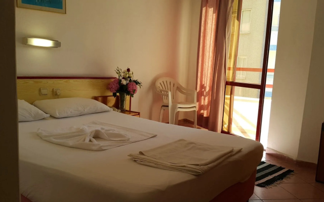 Midi Hotel