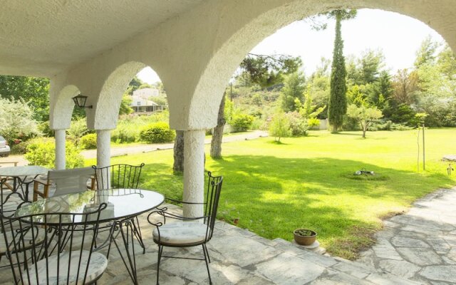 Отель Greenlea Beachfront Villa Spathies вид на фасад