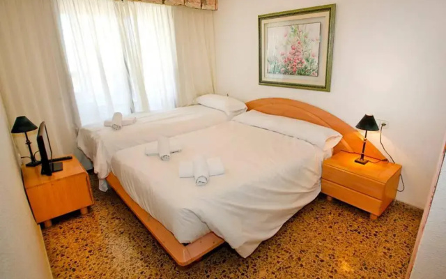 Garden apartment with Pool and AC
