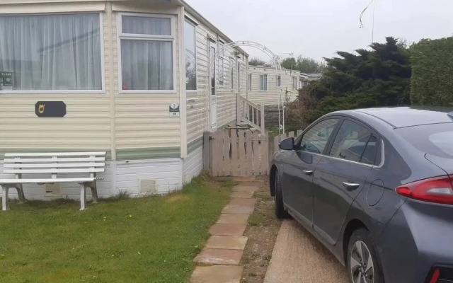 Caravan With Lakeview