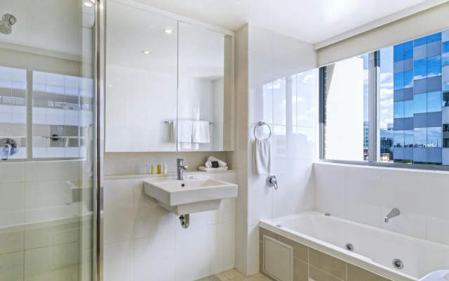 Meriton Suites George Street, Parramatta
