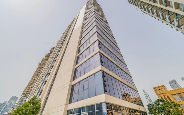 Monty Holiday Home - Serene & Modern Apartment With Burj Khalifa View