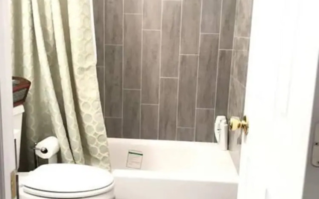 Private Room 2 - Near NYC, EWR & Outlet Mall