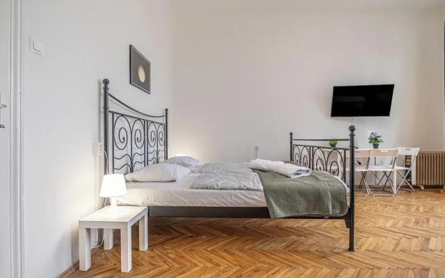 Bright 2BR Apartment Near Danube