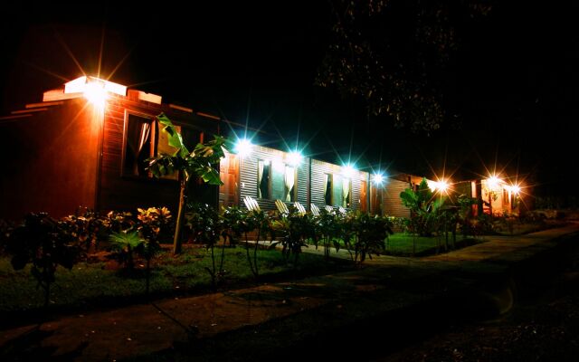 Отель Cañon de la Vieja Lodge Коста-Рика, Sardinal - отзывы, цены и фото номеров - забронировать отель Cañon de la Vieja Lodge онлайн вид на фасад