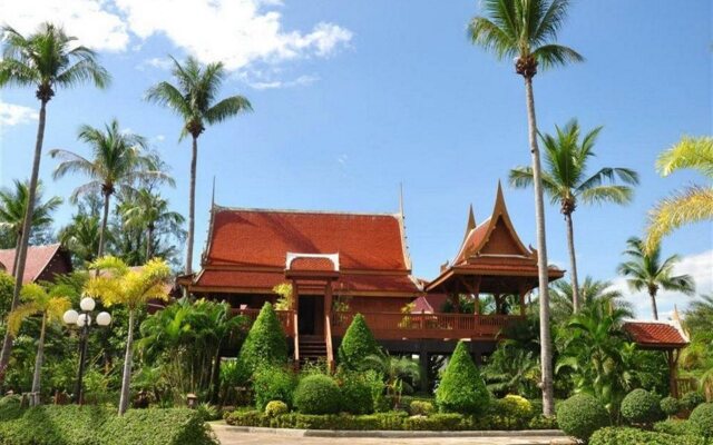 Отель Royal Lanta Resort & Spa вид на фасад