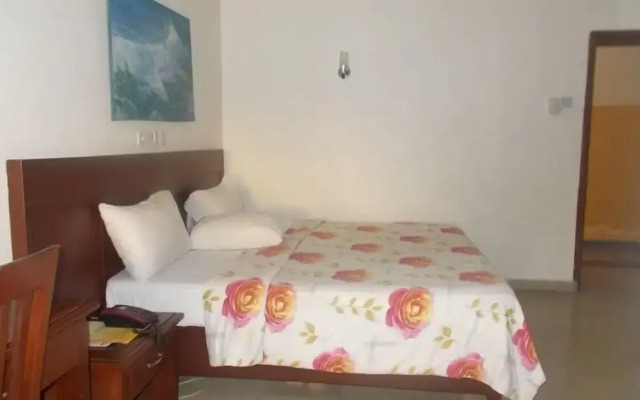 Franphinas Suites and Hotel