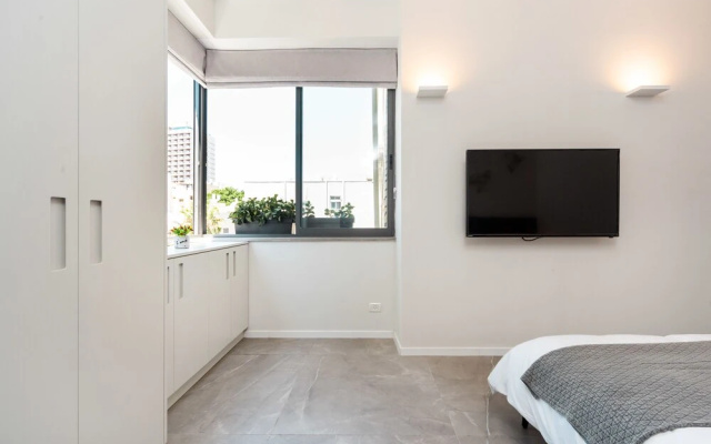 Stylish Apartment with Cozy Vibes by Sea N Rent