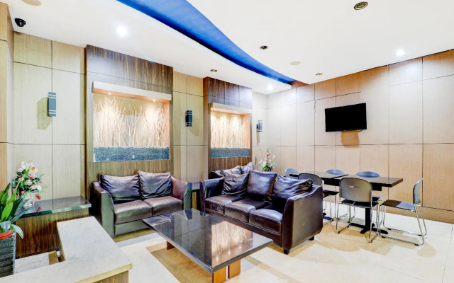 OYO Flagship 90641 Sky City Home