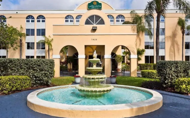 La Quinta Inn & Suites Miami Lakes