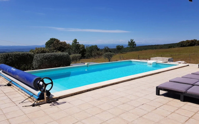 Villa Retreat With Pool and Pets