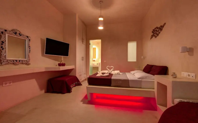 The Muse Of Santorini - Hot Tub Suites
