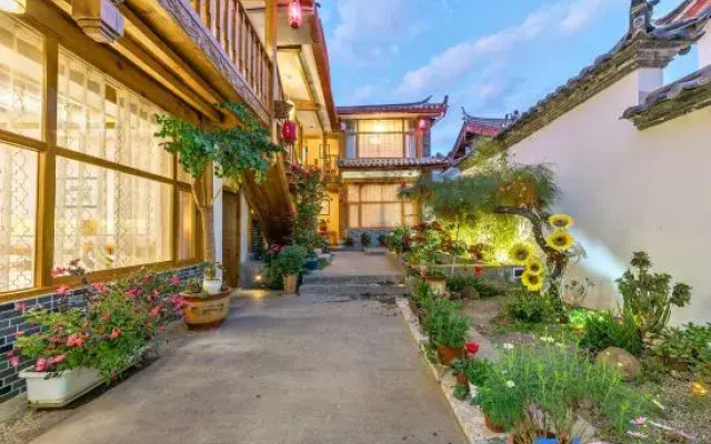 Tea-fragrant wooden hostel