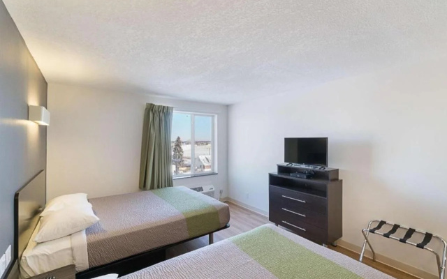 Studio 6-Bruderheim, AB