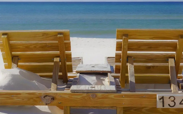 Landmark Holiday Beach Resort a VRI Resort