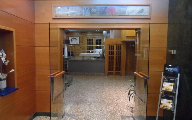 Отель Sercotel Corona de Castilla вид на фасад