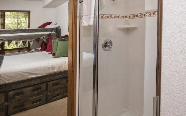 Aspenwood #207 2 Bedroom Condo by RedAwning