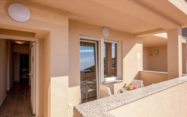 Peaceful Villa in Dramalj with Hot Tub