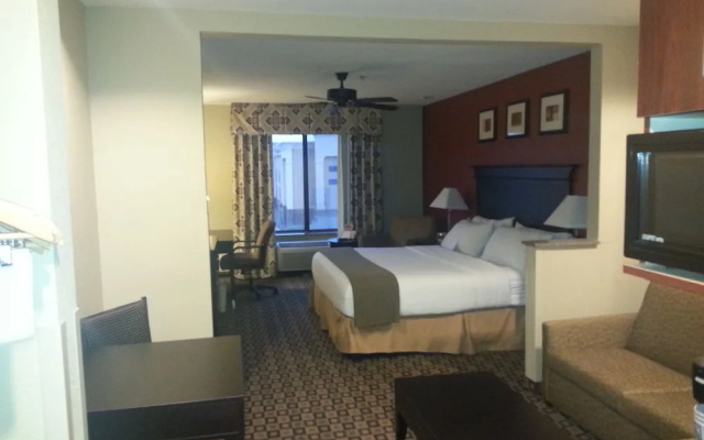 Holiday Inn Express & Suites Clinton