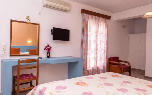 Avraki Rooms & Studios