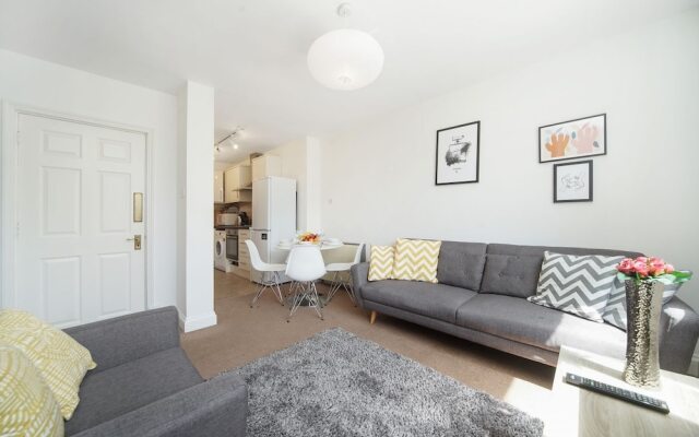 Апартаменты Cosy 2 bedroom Apartment in Central London City Stay комната для гостей