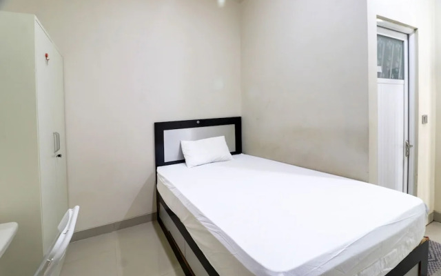 OYO Life 92707 D-akomiba Residence