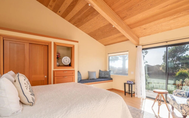 The Sixpence Beach Access Hot Tub