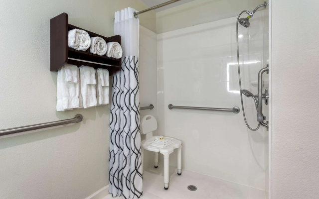 La Quinta Inn & Suites by Wyndham Columbus West - Hilliard