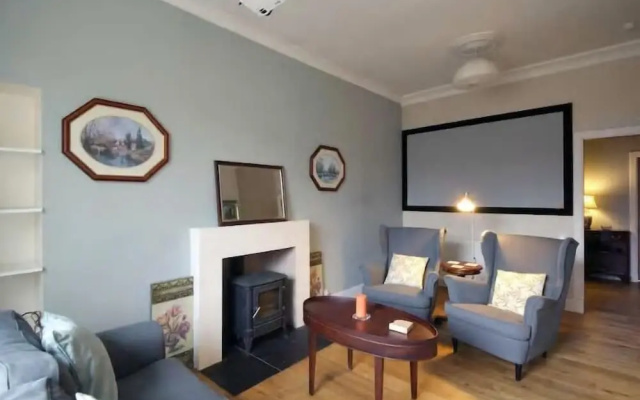 JOIVY Edinburgh Spacious Apartment - Royal Mile