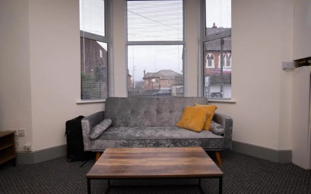 *Central *Studio Flat *Free Parking, Wifi, Netflix