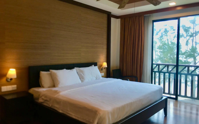 Sunset Seaview Beach Villas & Spa Suites at Nexus Karambunai