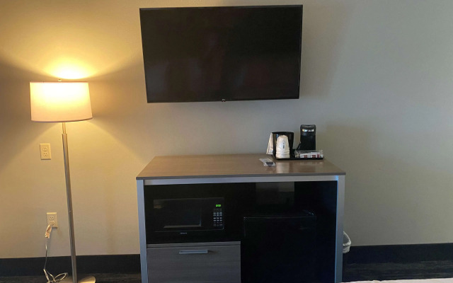 Baymont Inn & Suites by Wyndham Madison