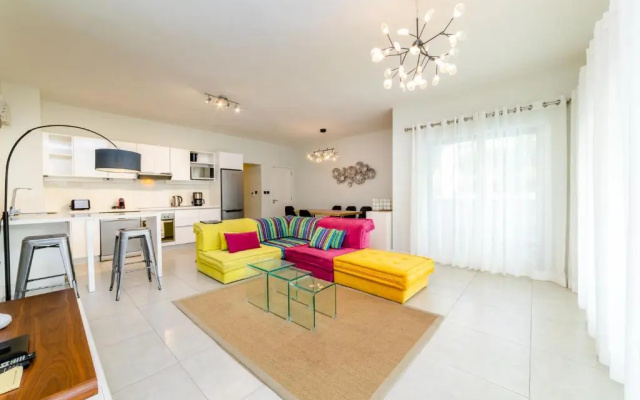 Beachcove Apt No 10